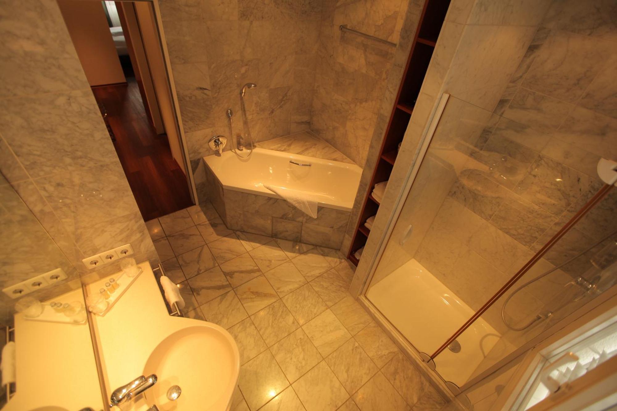 Hotel Mariotto Am Burghof Lorrach Bilik gambar